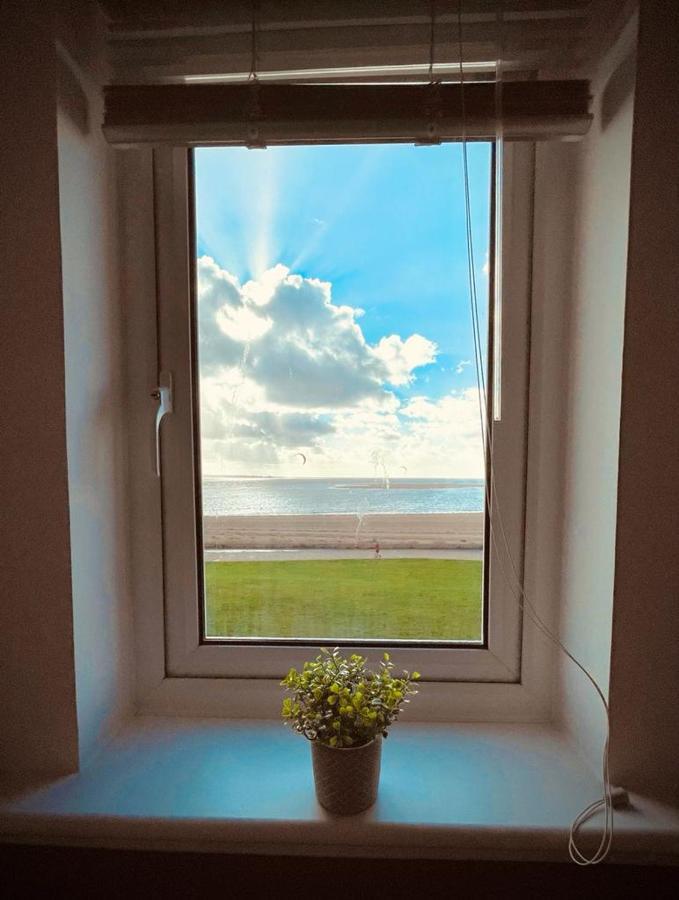 Sea View Apartment At The Beach! Llanelli Eksteriør billede